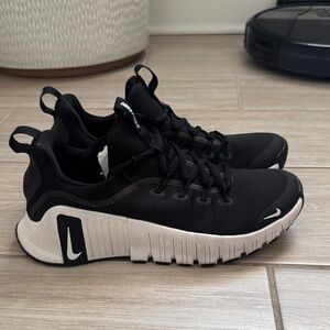 Nike Free Metcon 6 - Black and White